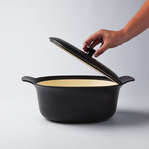 Image 2 of Ron 11" Cast Iron Covered Dutch Oven 5.5Qt, Black