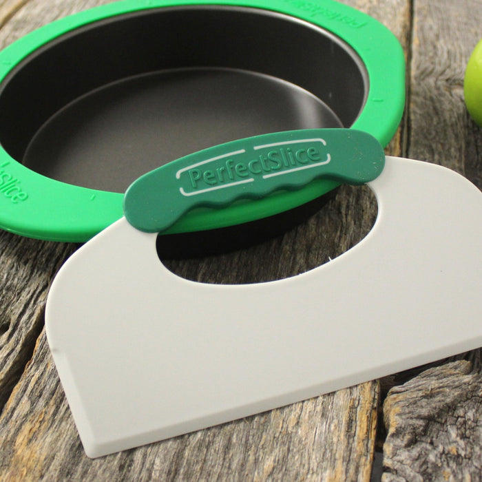 BergHOFF Perfect Slice 9" Round Cake Pan with Silicone Sleeve and Tool - Cake Pans & Molds